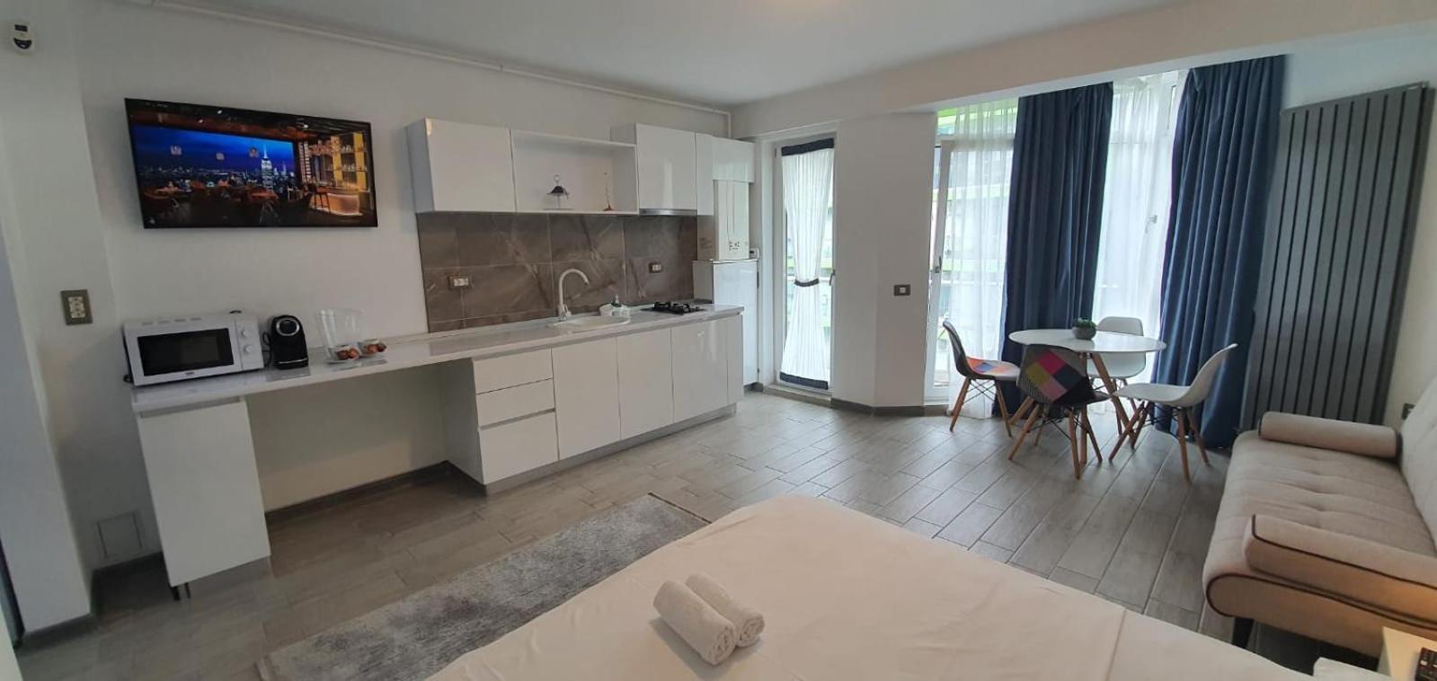 Alezzi Beach Vibe Family Studio With Spa Piscina Interioara Incalzita Sauna Jacuzzi Gym Navodari Exterior photo